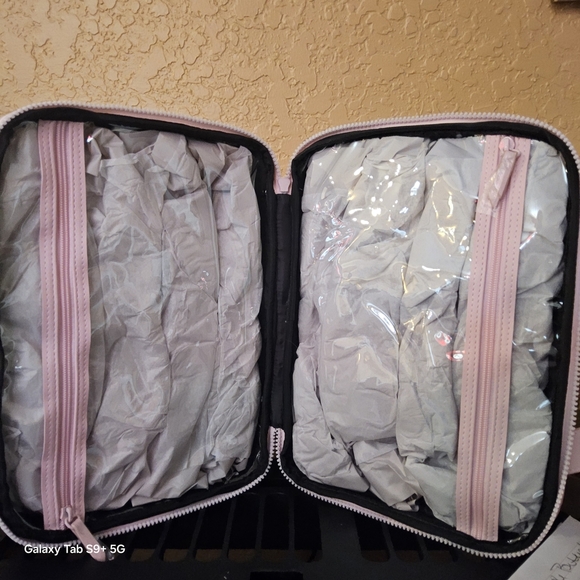 Betsey Johnson Light Pink Heart Pattern Cosmetic Case - Picture 3 of 7